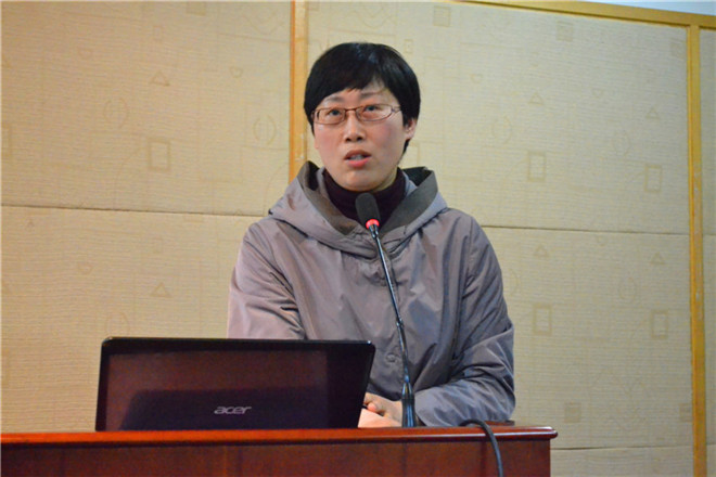 商学院党委书记李佳敏主持动员会